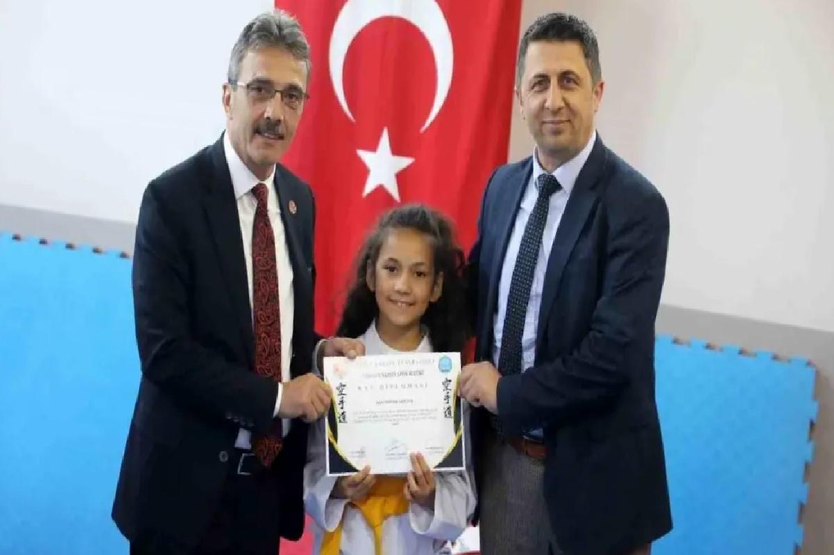 Erenler Karate Spor Kulübü’nün Jenerasyon Bağlama Merasimi