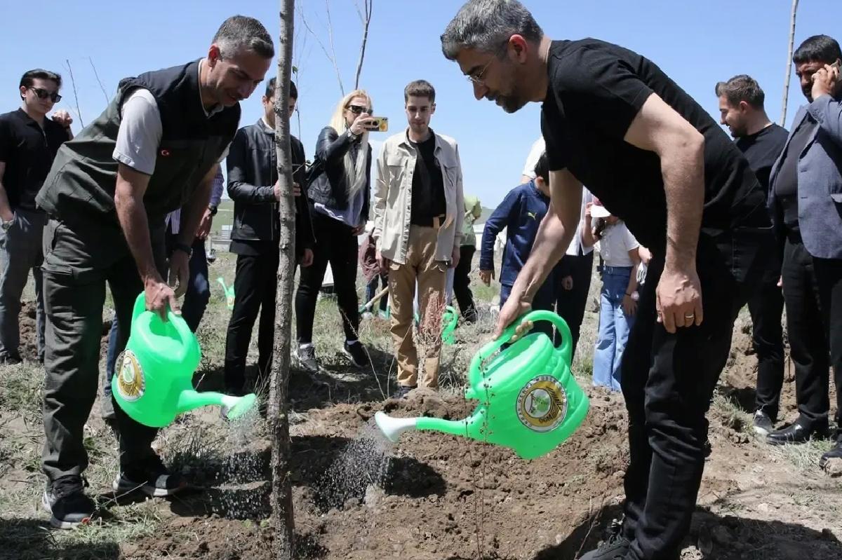 Erzurum’da Eş Vakitli Fidan Dikimi
