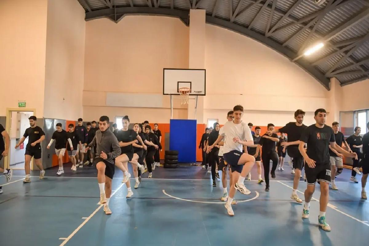Esenyurt’ta Gençler için Spor Kursu