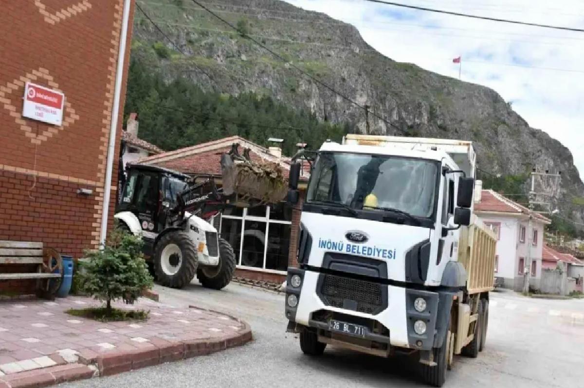 Eskişehir İnönü’de Metruk Binalar Yıkılıyor
