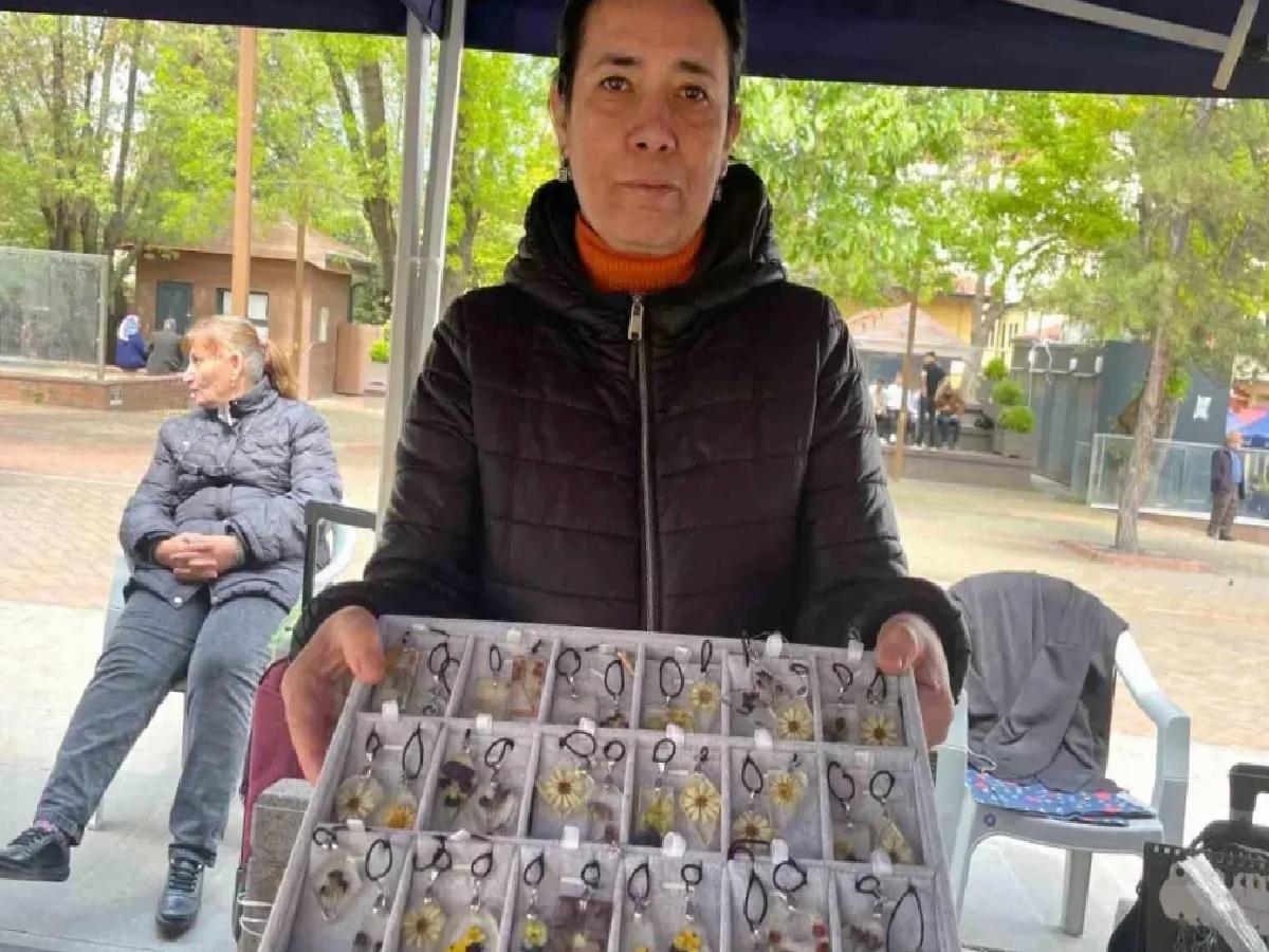 Eskişehir’de Canlı Çiçek Kolyeleri İlgi Gören El Sanatları