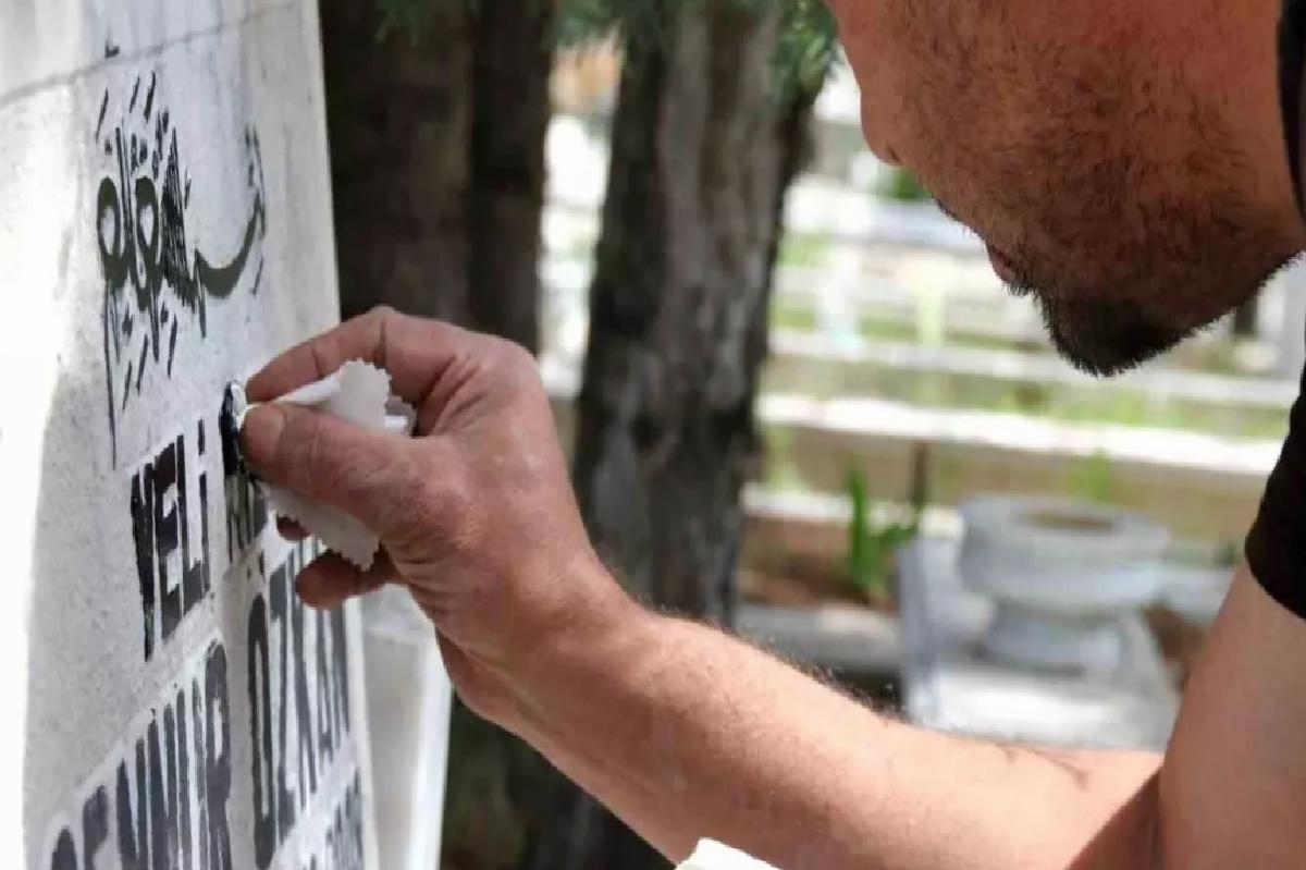 Eskişehir’de Mezarlık Bakımcısı: Namık Kemal Şahinli