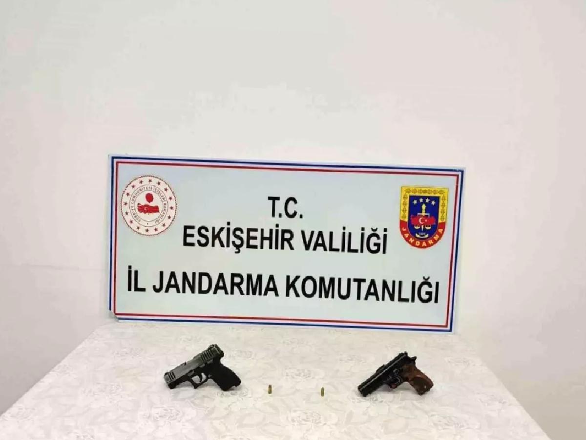 Eskişehir’de Ruhsatsız Tabanca Ticareti Hatasına Tutuklama