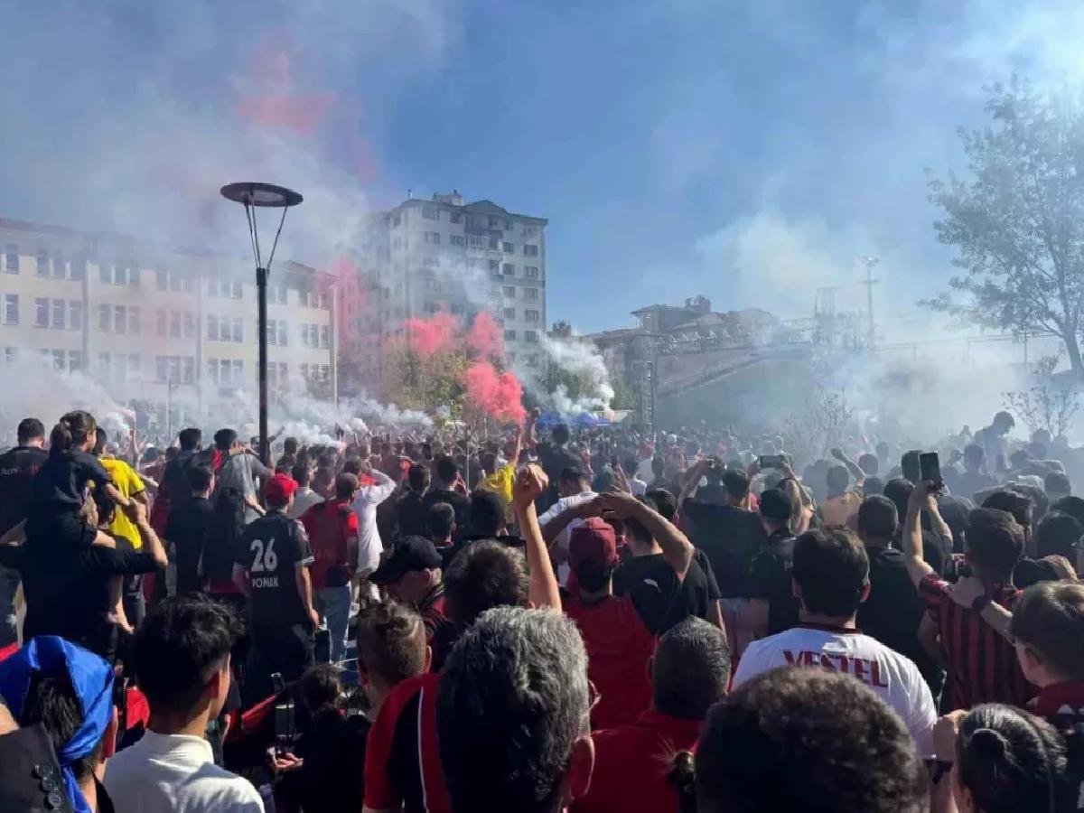 Eskişehirspor Şampiyonluğunu Kutladı