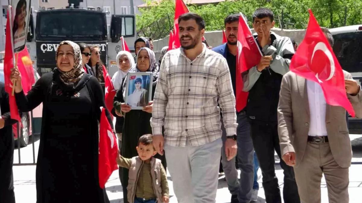 Evlatlarına Kavuşmak için Uğraş Eden Aileler Aksiyonlarına Devam Ediyor
