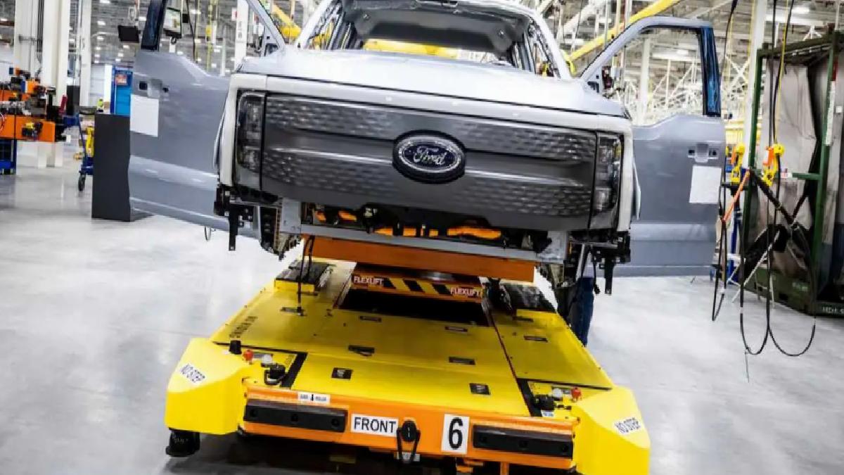 Fabrikalardan milyon dolarlık modül çalan Ford emekçileri tutuklandı