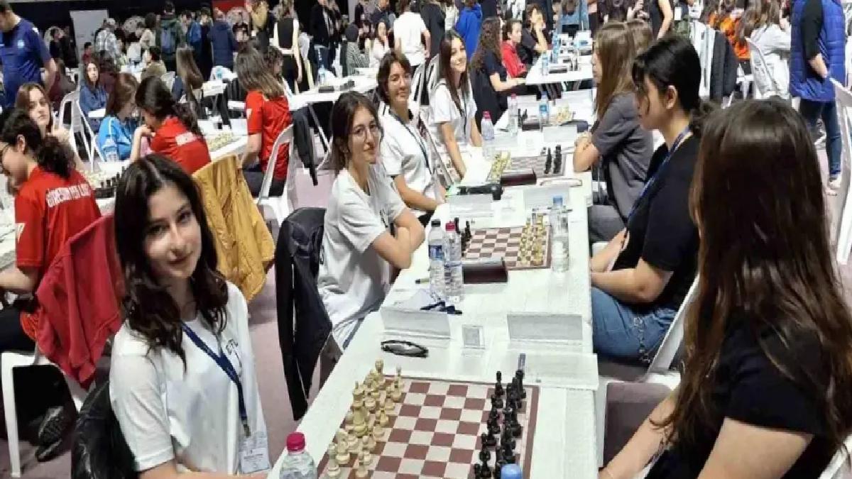 Fatih Fen Lisesi Kız Ekibi Türkiye 5’incisi