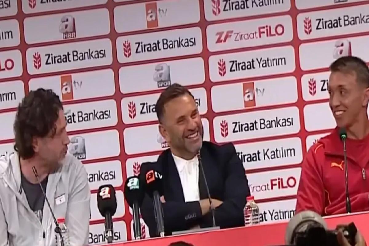 Fatih Tekke ile Muslera ortasında Türkçe diyalog