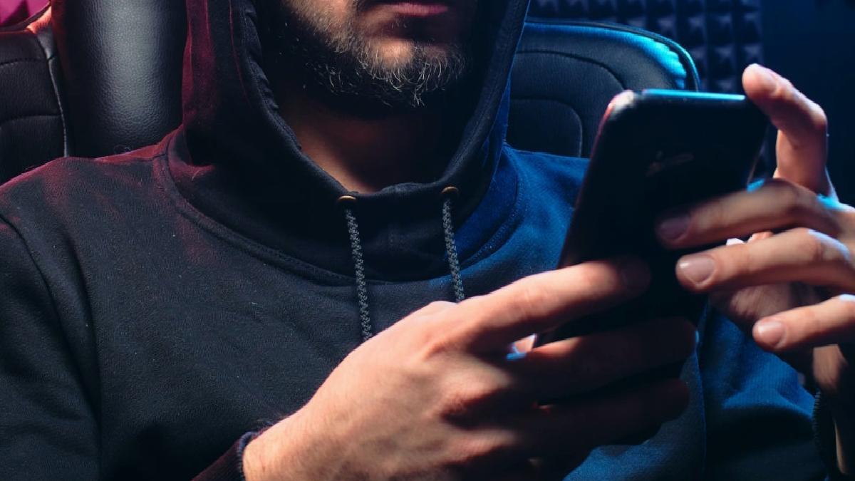 FBI’dan telefon kullanıcılarına ikaz: Metin dolandırıcılığına dikkat edin