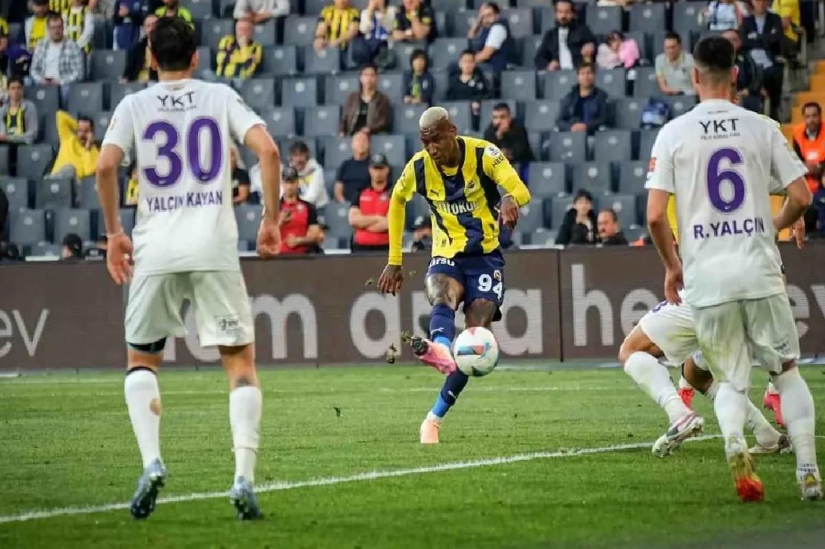 Fenerbahçe 1-0 Önde: Birinci Yarı Sonucu