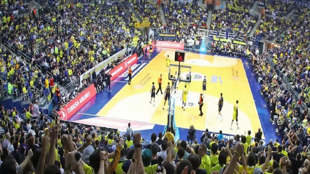 Fenerbahçe taraftarından basketbol maçında Ali Koç’a reaksiyon