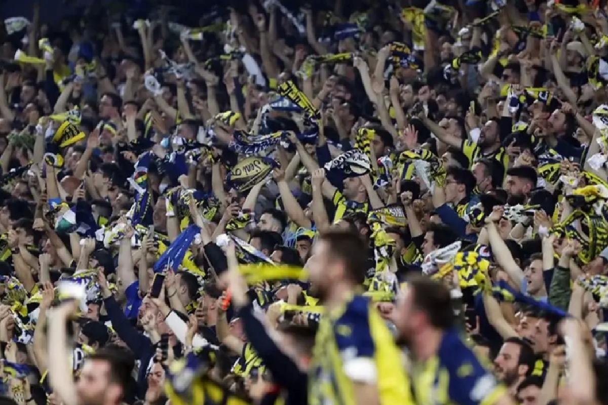 Fenerbahçeli yıldızın eşinden transfer açıklaması üzere atılım