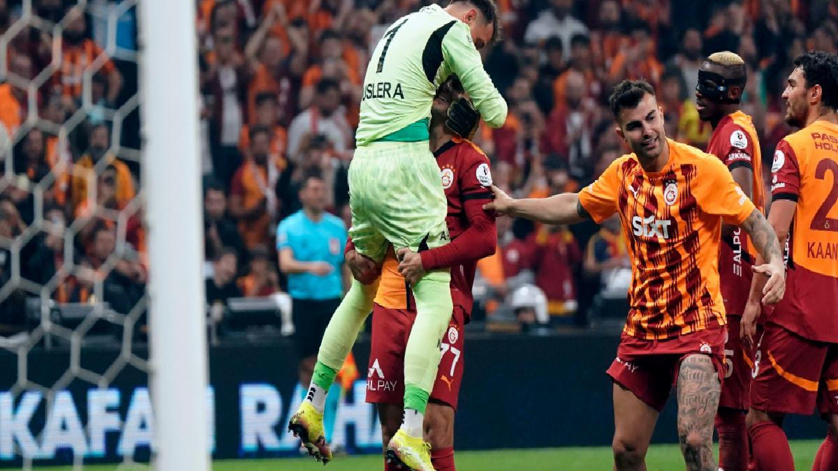 Fernando Muslera, 13 yıl sonra penaltı golü attı
