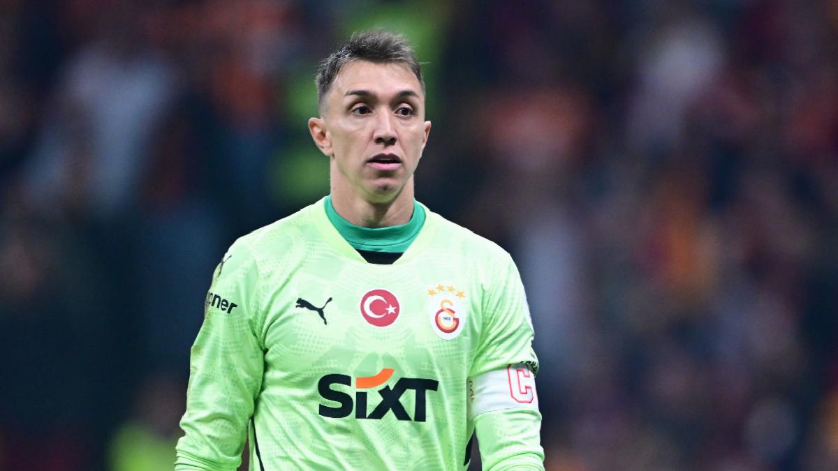 Fernando Muslera ülkesine dönüyor