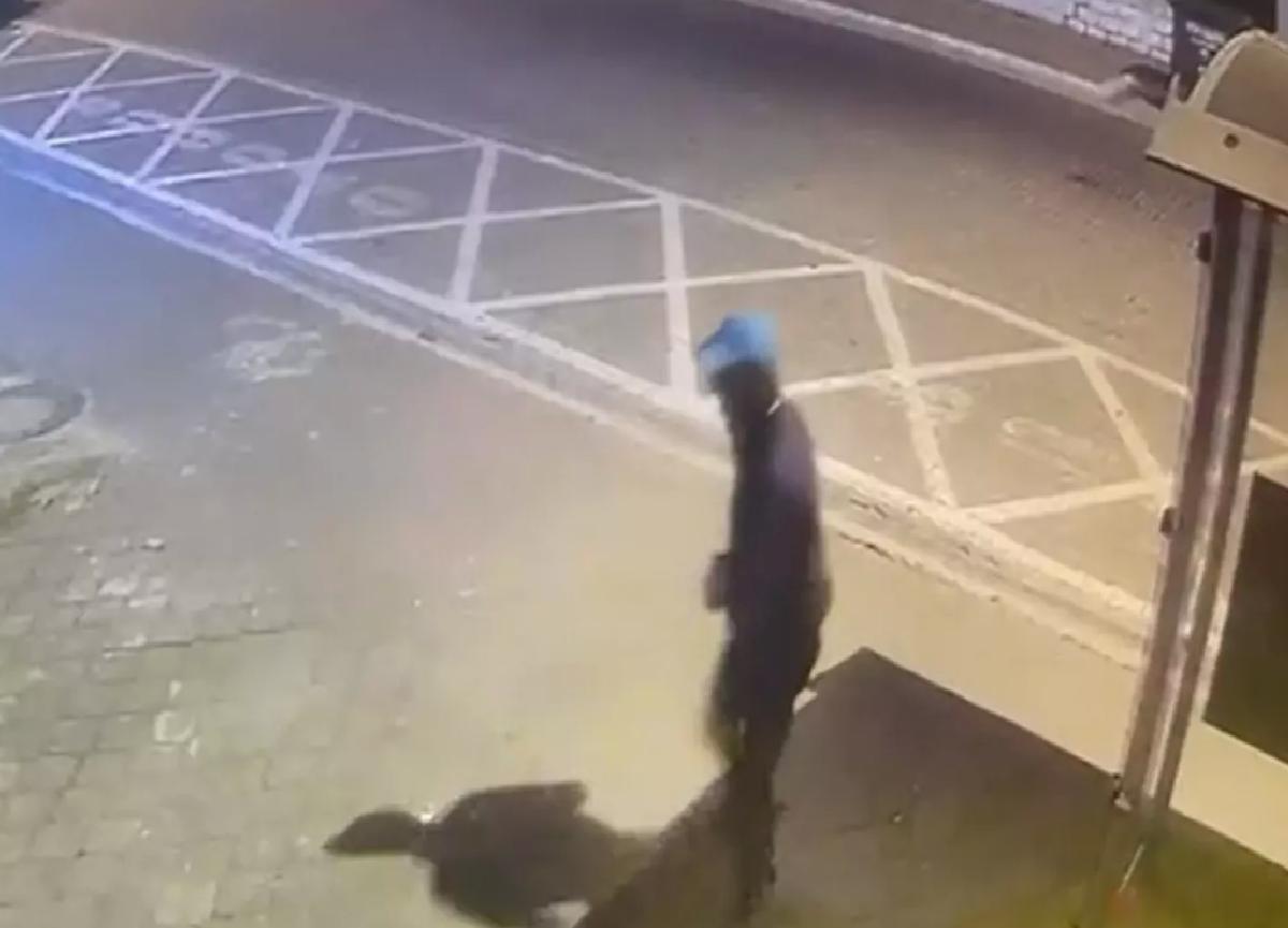 Fethiye’de AK Parti binasına taşlı atak