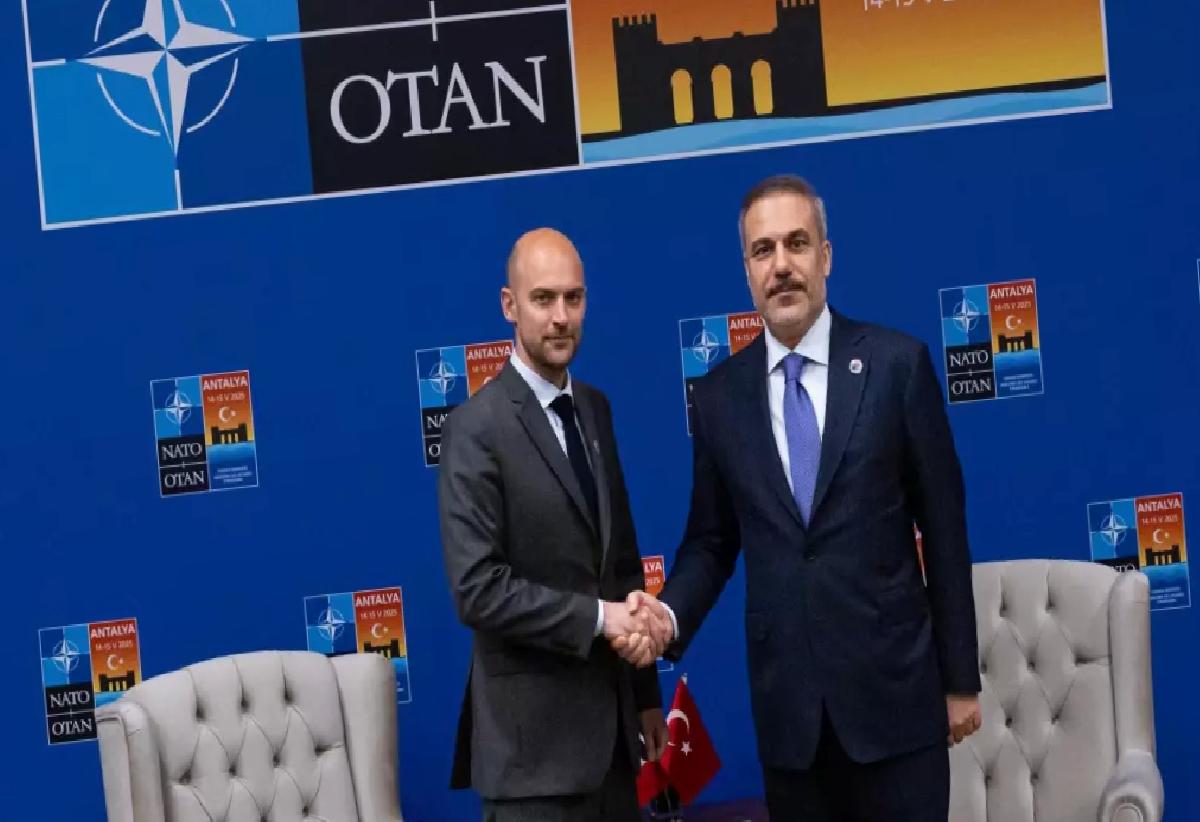 Fidan ve Barrot NATO Tepesinde Görüştü
