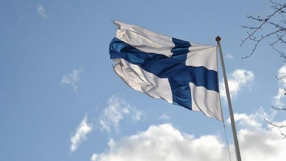 Finlandiya’da helikopterler havada çarpıştı: 5 meyyit