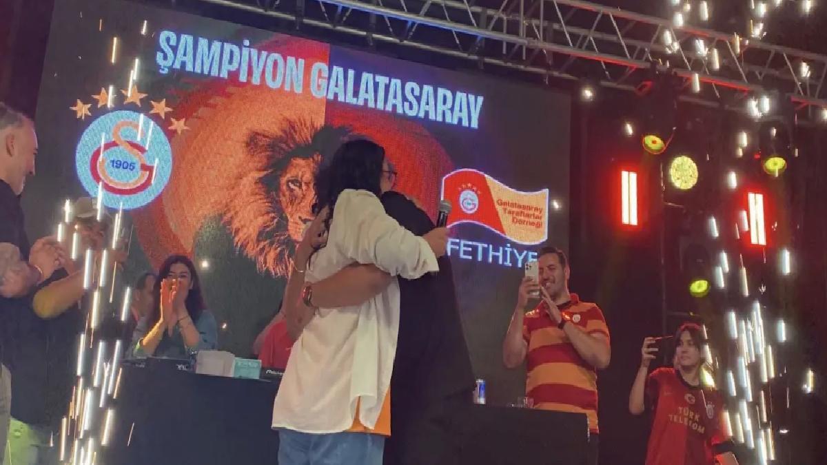 Galatasaray Kutlamasında Evlilik Teklifi