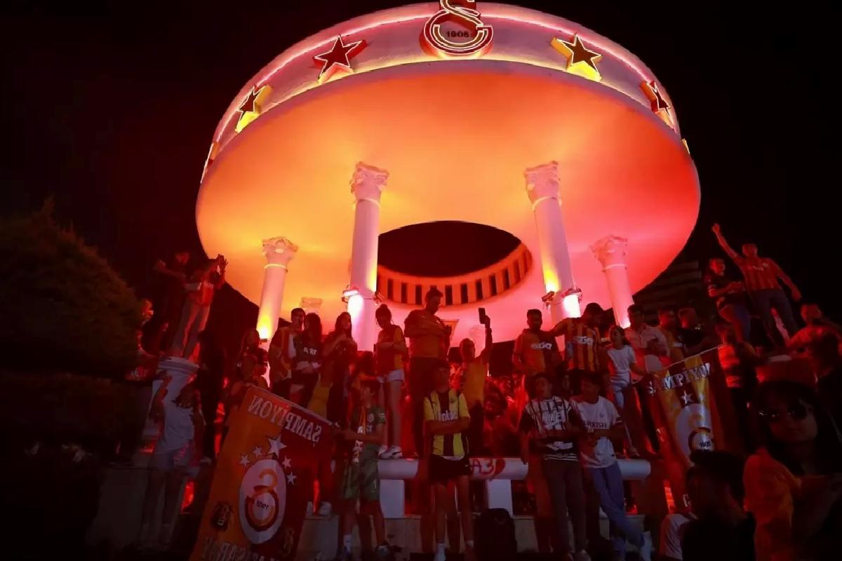 Galatasaray Şampiyonluğunu Kutladı