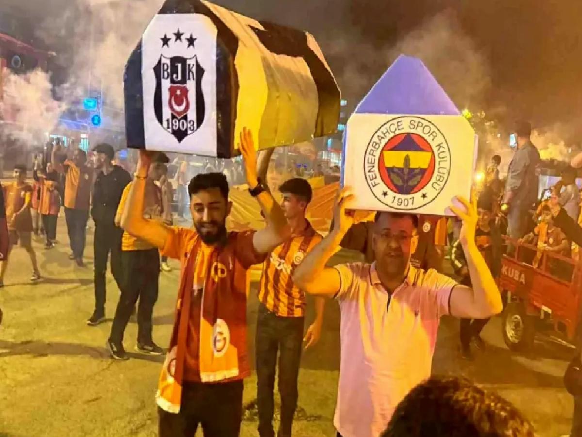 Galatasaray Şampiyonluğunu Kutladı