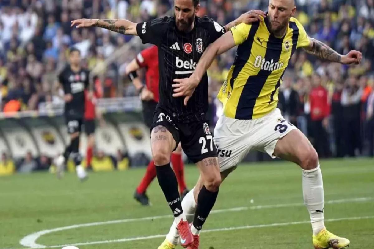 Galatasaray Zafere, Fenerbahçe Yenilgiye!