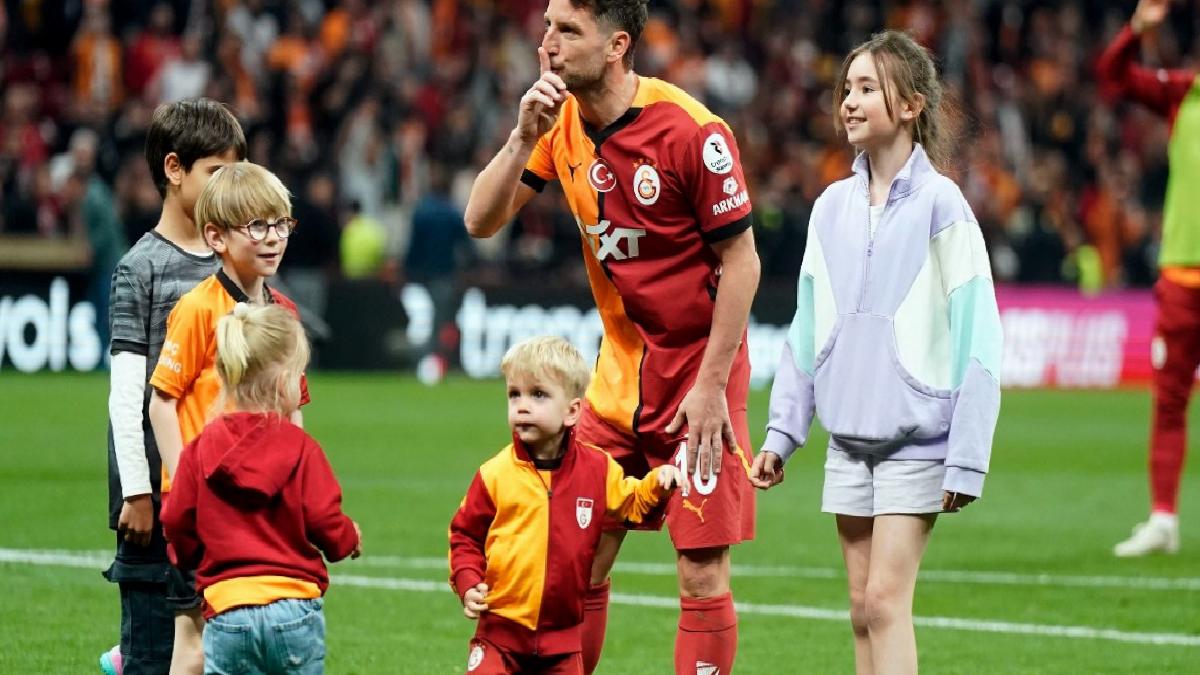 Galatasaray’da maç sonu 3’lüsü Dries Mertens ve Fernando Muslera’dan