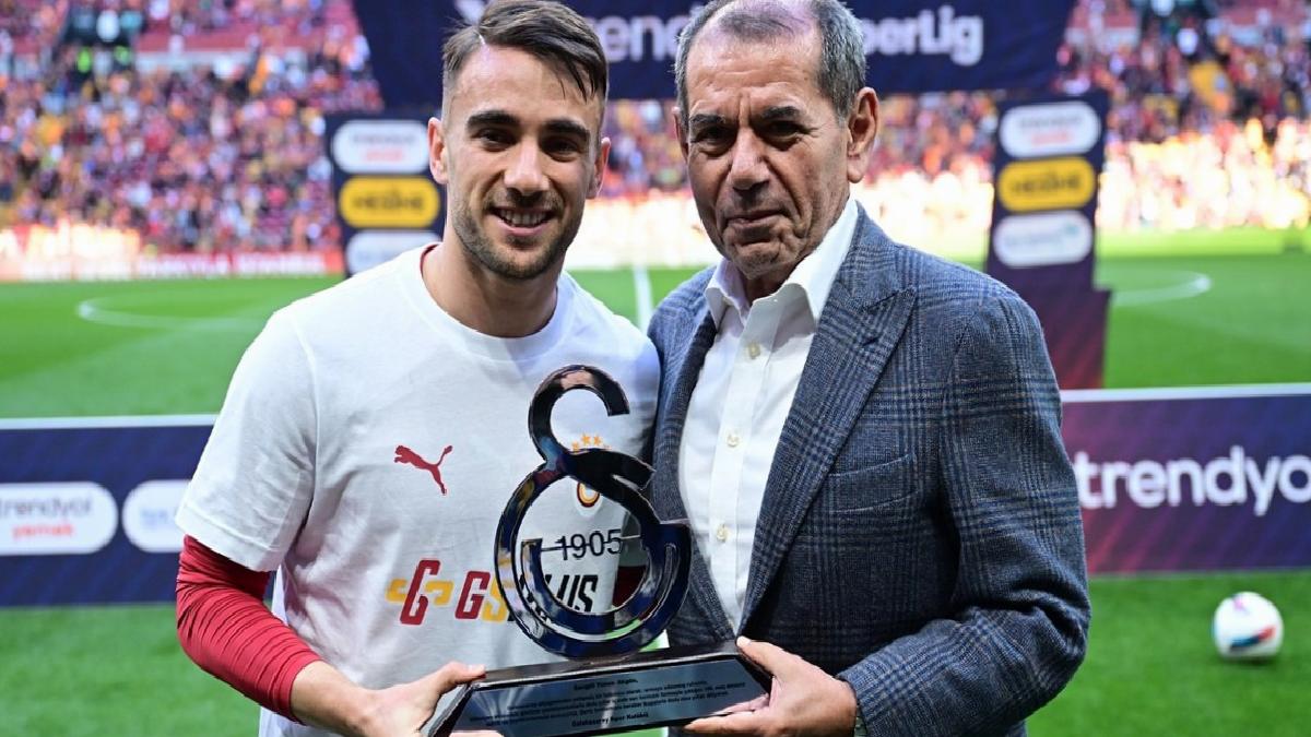 Galatasaray’da Yunus Akgün’e plaket verildi