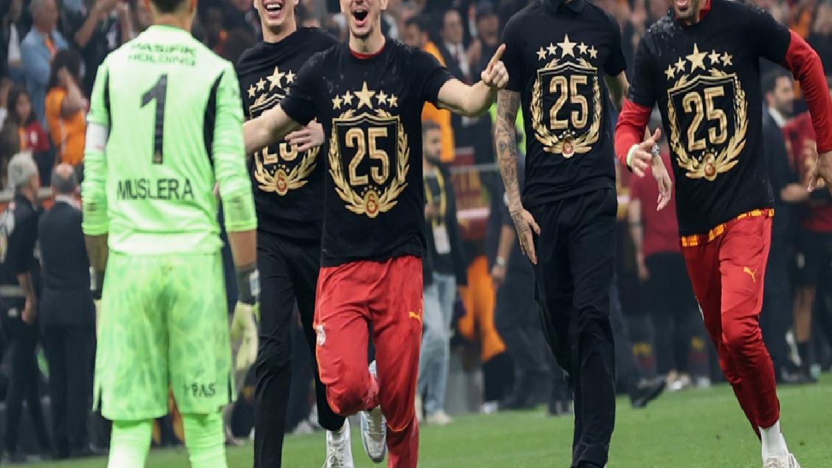 Galatasaraylı futbolculardan şampiyonluk sevinci