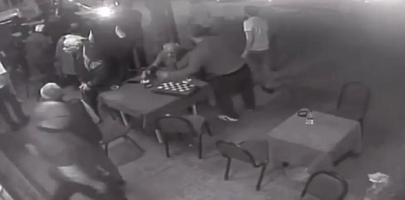Gemlik’te Cinayet: 75 Yaşındaki Adam 53 Yaşındaki Tostçuyu Vurdu