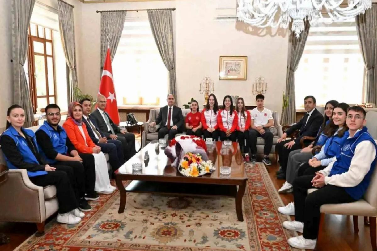 Gençlik Haftası’nda Vali Özkan’dan Gençlere Takviye