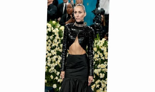 Gigi Hadid ve Miley Cyrus Met Gala’ya Maybelline New York ile hazırlandı