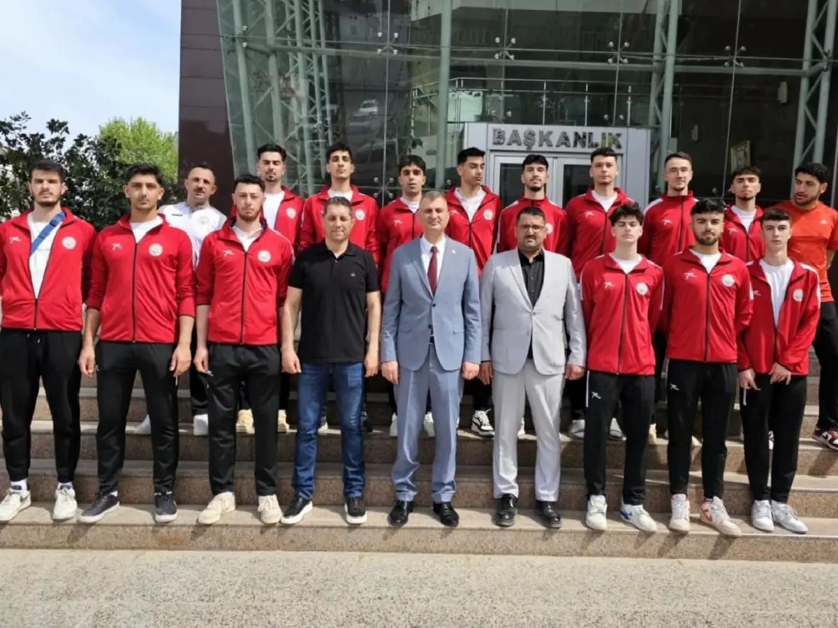 Gölcük Belediyespor Genç Erkek Voleybol Grubu Türkiye Şampiyonası için Bilecik’e Gitti