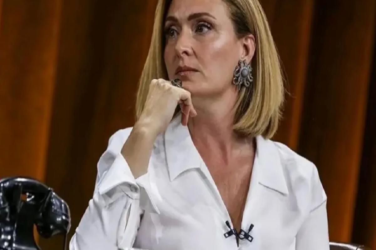 Gözlerden uzaky aşk yaşayan Ceyda Düvenci’den sürpriz kutlama