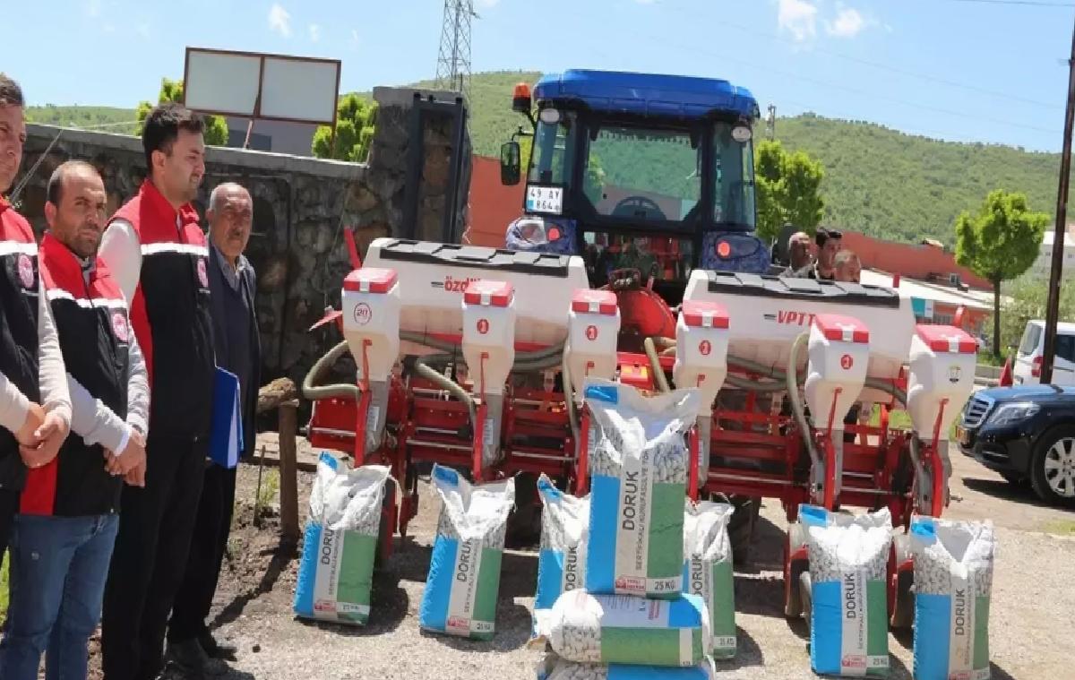 Güroymak’ta Çiftçilere Kuru Fasulye Tohumu Dağıtıldı