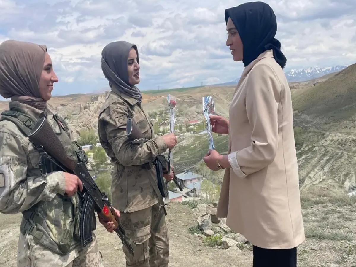 Güvenlik Korucusu Annelerin Günü Kutlandı