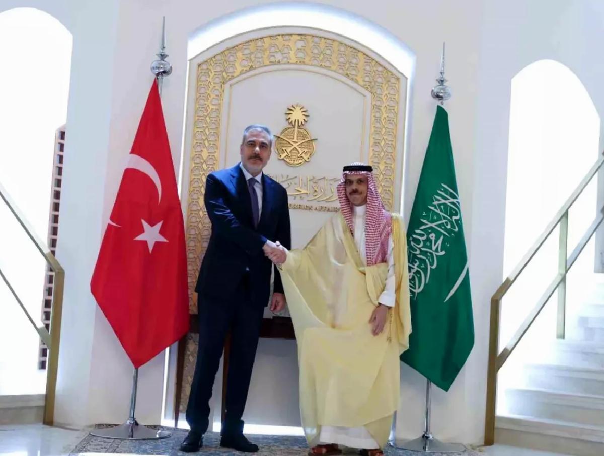 Hakan Fidan Riyad’da Suudi Bakan ile Görüştü