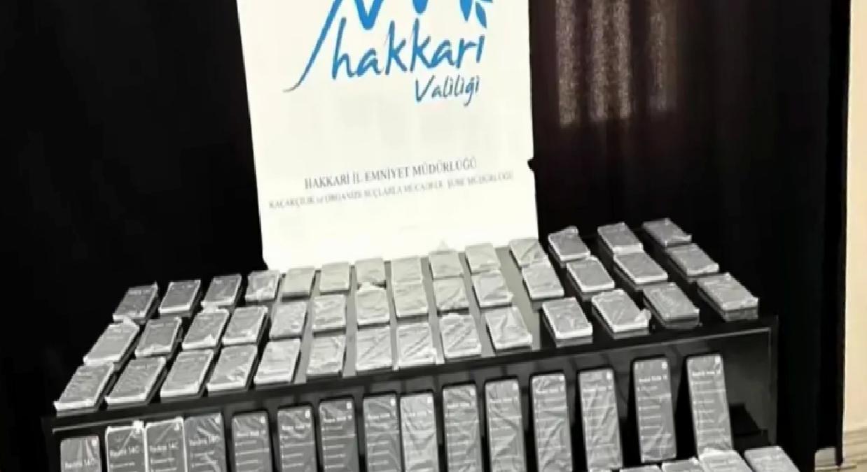 Hakkari’de 136 Kaçak Cep Telefonu Ele Geçirildi