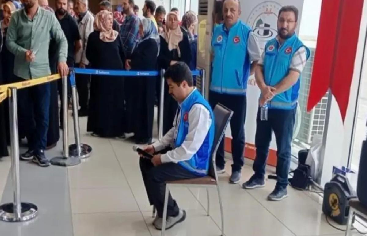 Hakkarili Hacı Adayları Medine’ye Uğurlandı