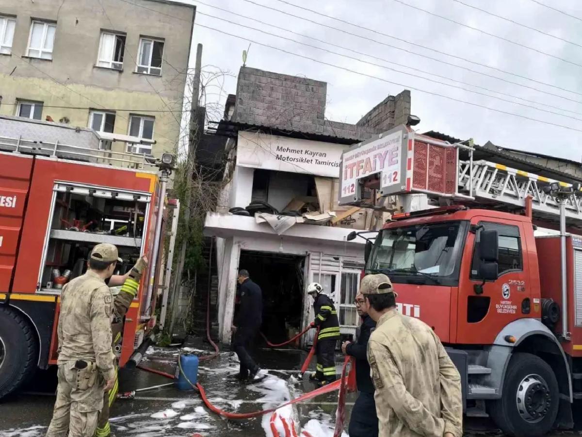 Hatay’da Motosiklet Tamircisinde Yangın