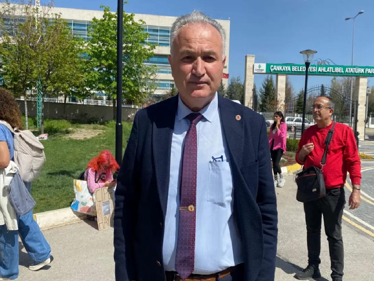 Hayvanseverler AYM Önünde Nöbet Tutuyor
