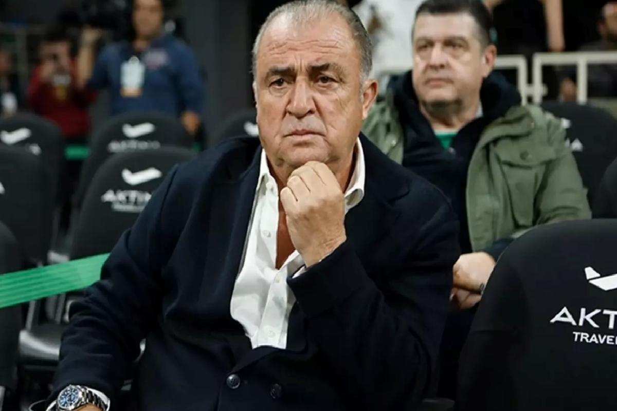 Herkes Fatih Terim’in konutunun bahçesine astığı bayrağı konuşuyor