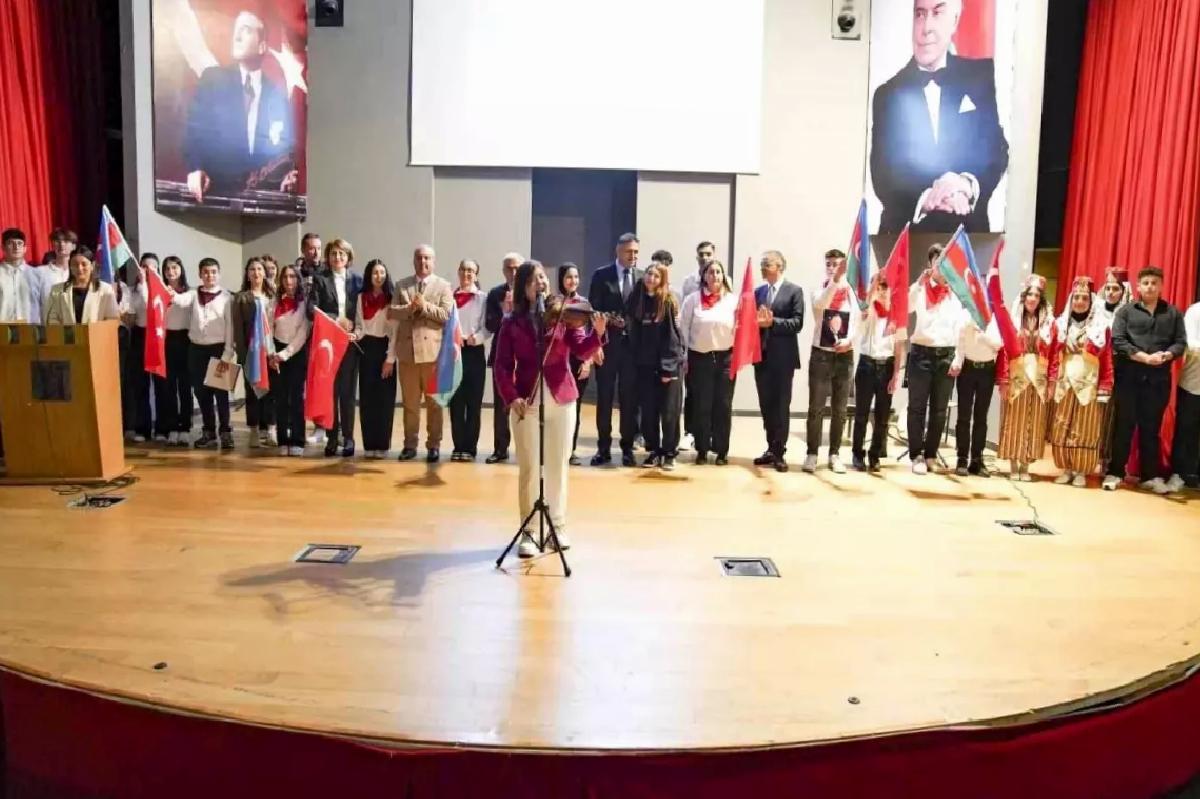 Heydar Aliyev’in 102. Doğum Yılı ‘Gül Bayramı’ ile Kutlandı