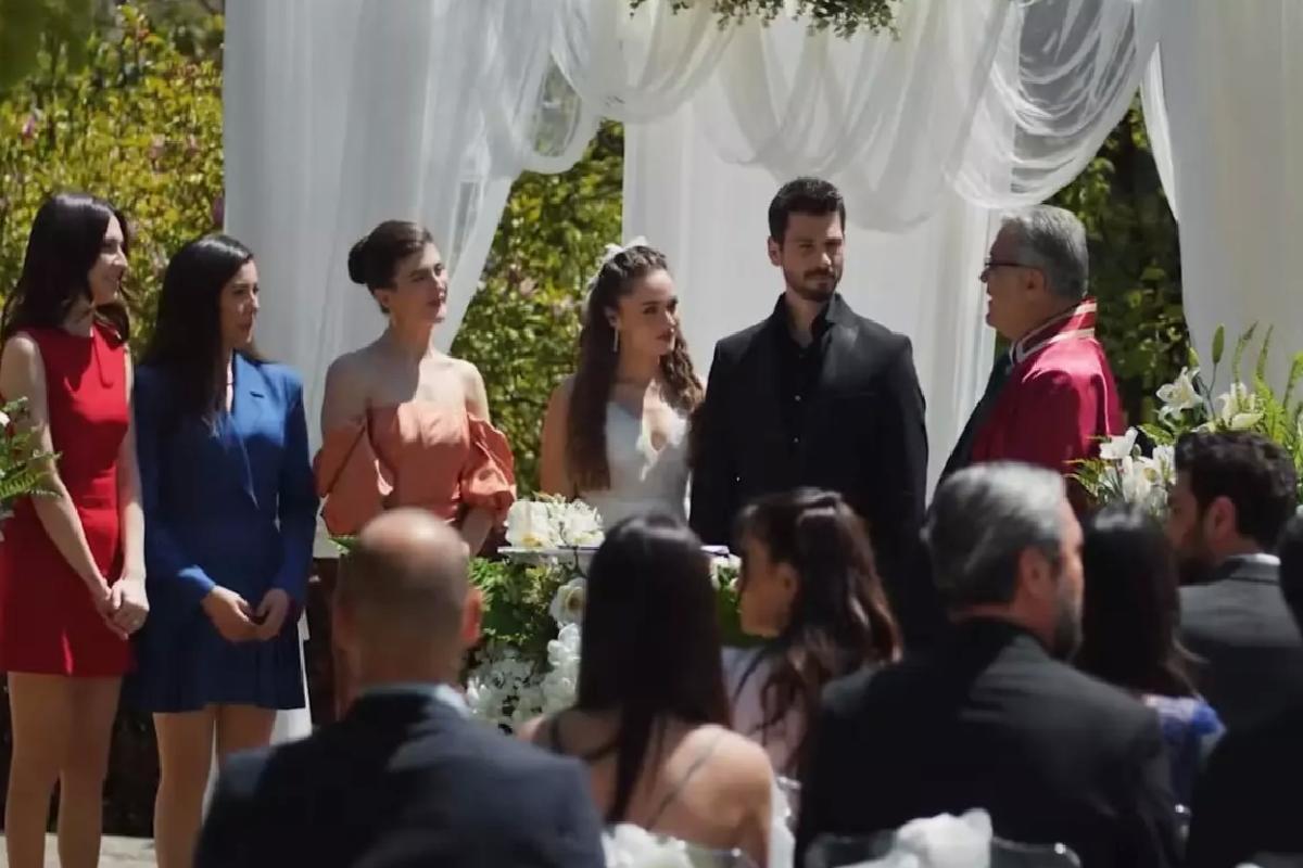 Hudutsuz Sevda dizisinde başrol veda etti