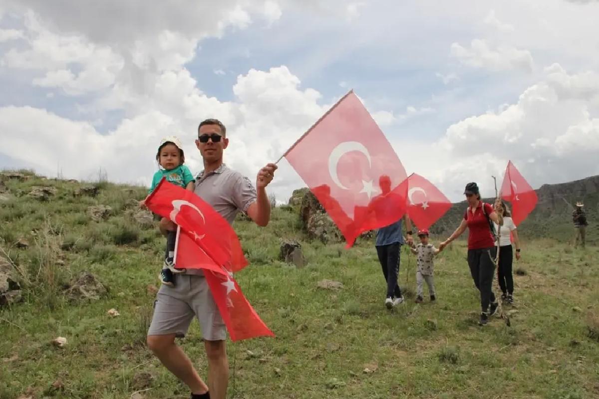 Iğdır’da Gençlerle Tabiat Yürüyüşü