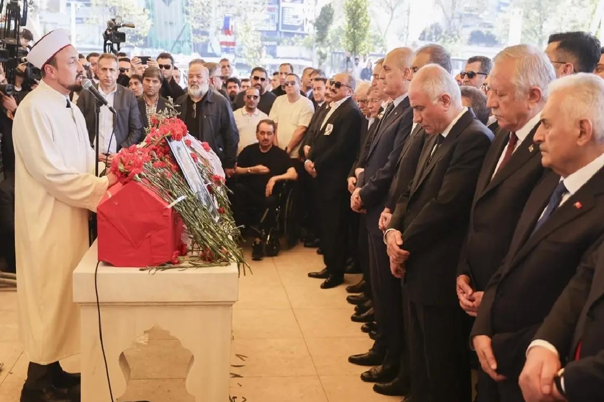 İmam, Sırrı Süreyya Lider ile ilgili anısını cenazede anlattı