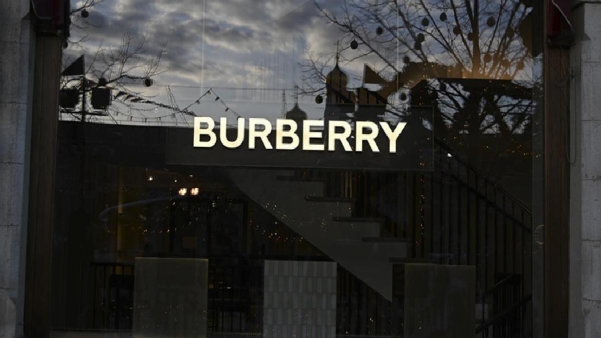 İngiliz Burberry 1.700 kişiyi işten çıkararak tasarrufa gideceğini açıkladı