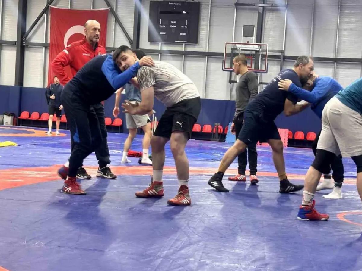 İşitme Engelliler Güreş Grubu Olimpiyatlara Hazırlanıyor