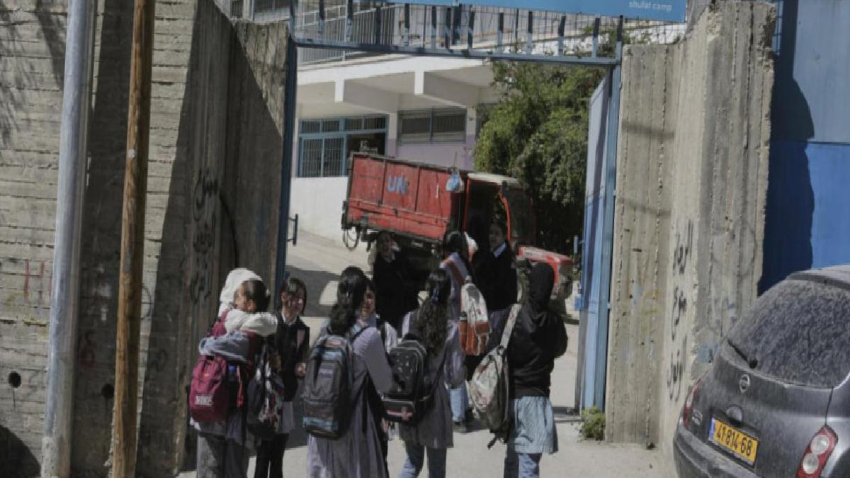 İsrail, Gazze’de BM okullarını bastı