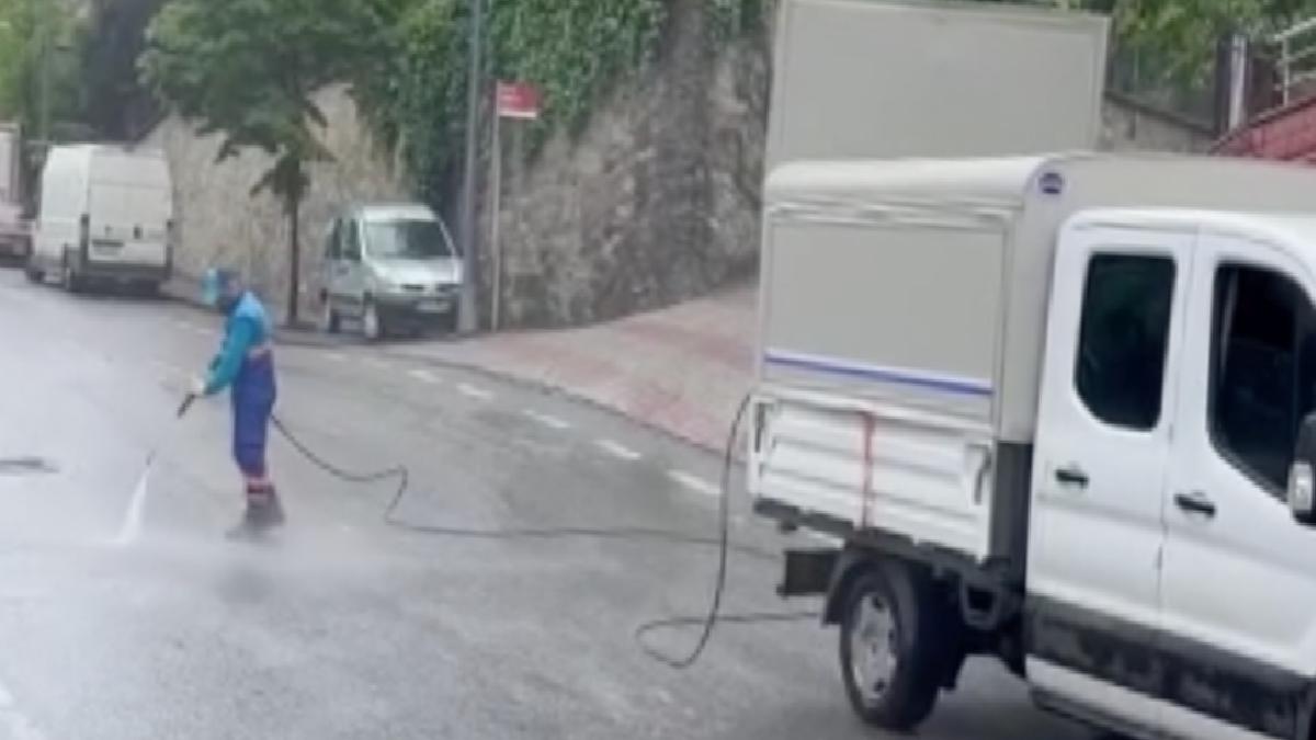 İstanbul’da İETT otobüsünden akan mazot nedeniyle çok sayıda araç kaza yaptı