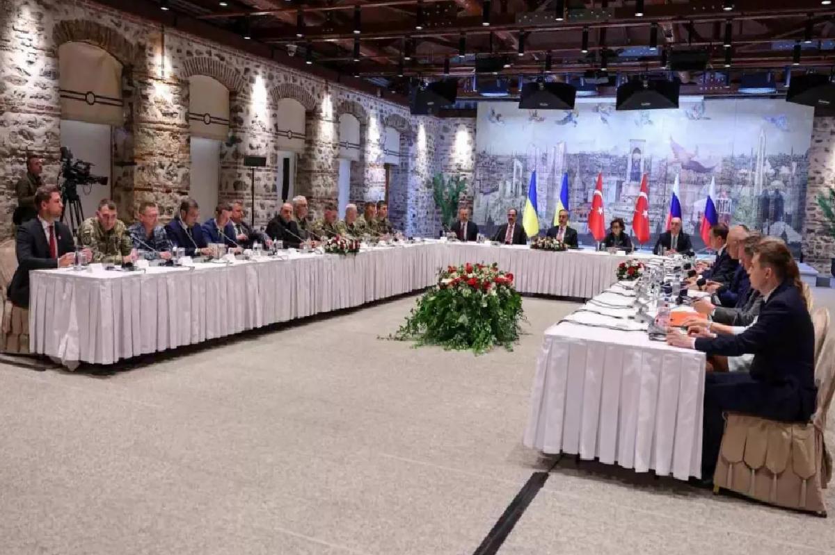 İstanbul’da Türkiye-Rusya-Ukrayna Üçlü Toplantısı